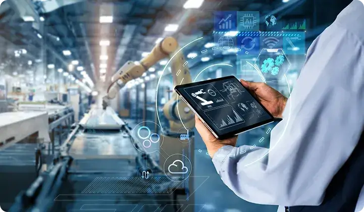 工場でタブレットを操作しデータをモニタリングする様子